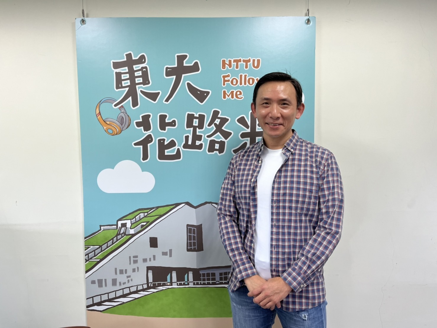 數媒系賀俊智主任,帶領「自走砲」師生,發想部落創意APP